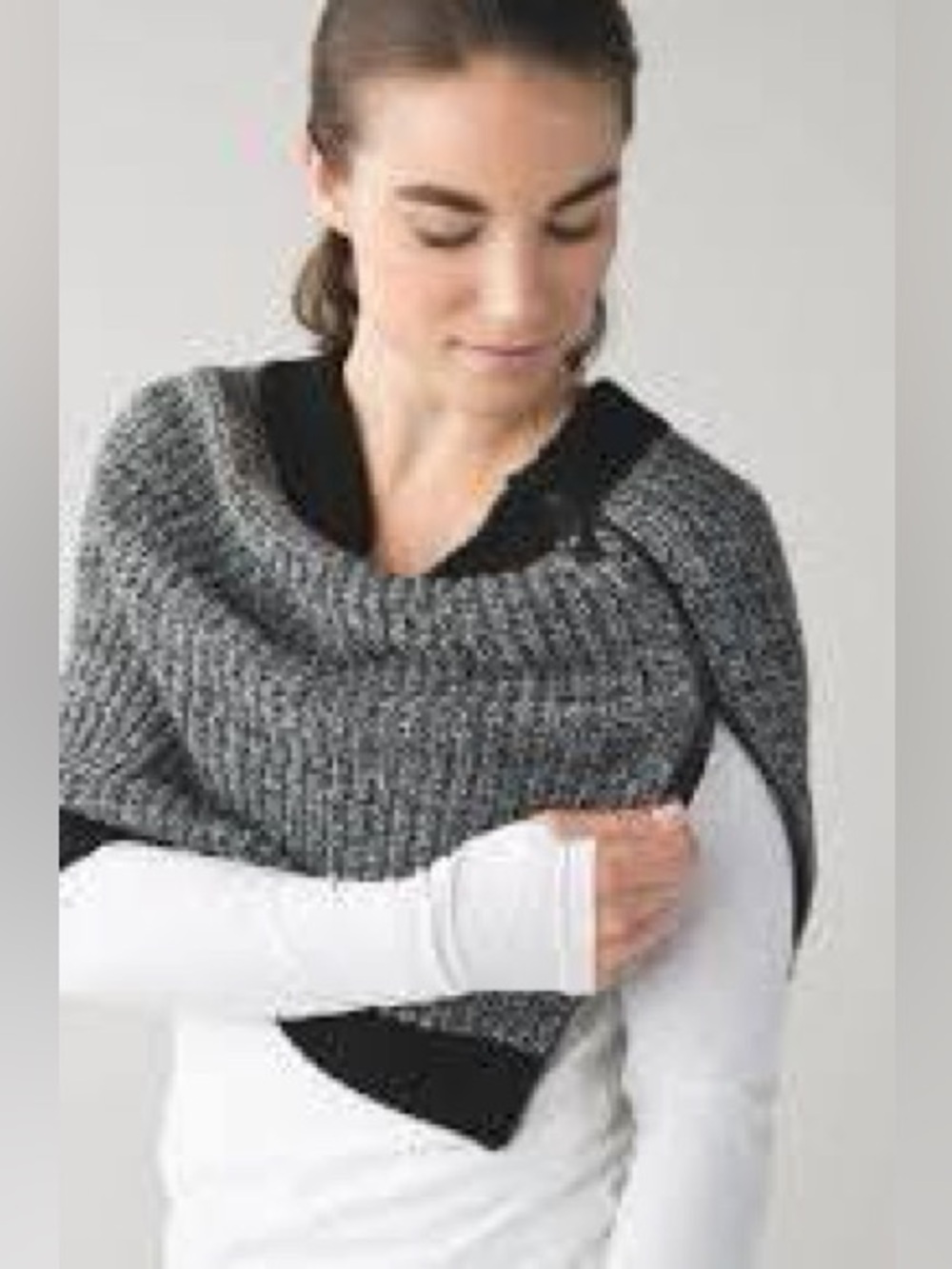 329. Lululemon Falling Freely Wool Neck Warmer Scarf White Black